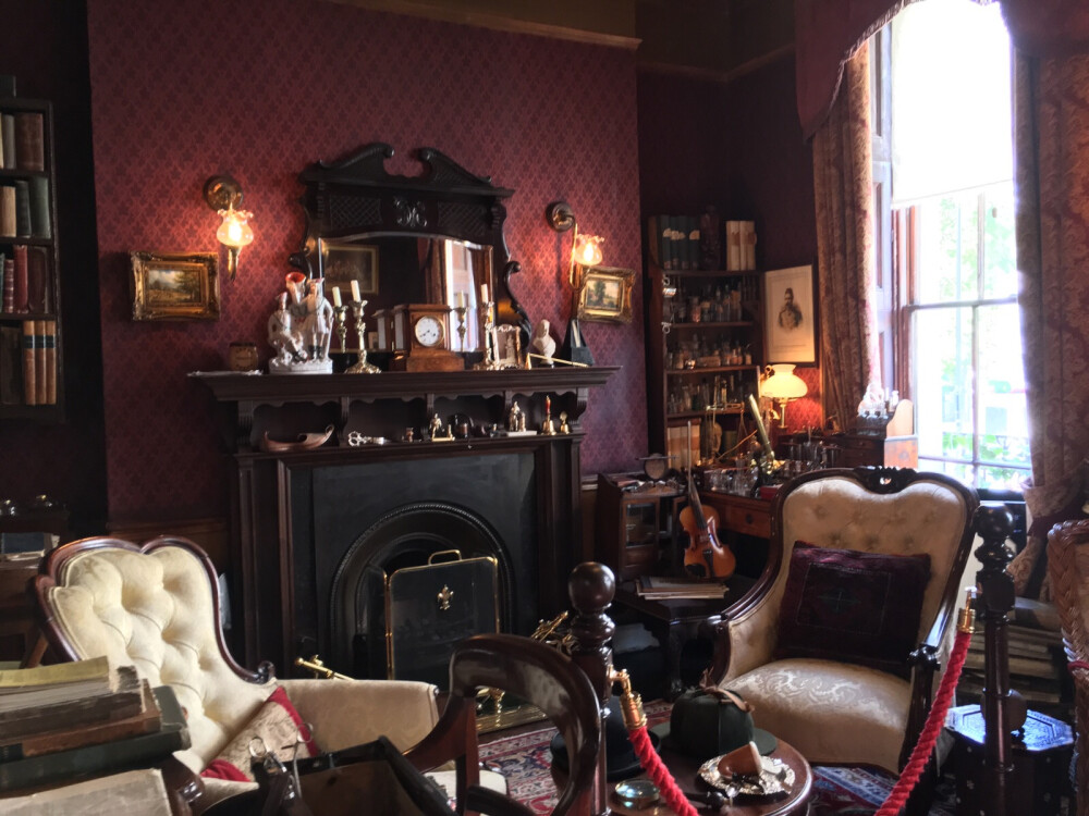 221B Baker Street
”The Sherlock Holmes Museum”
位于221B Backer Street, London NW1 6X1