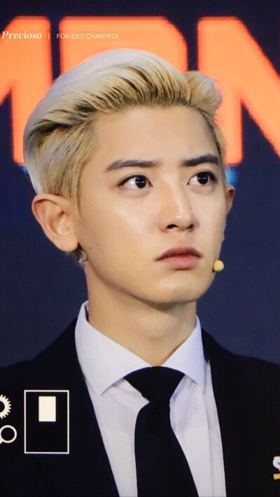 朴灿烈/灿烈在world knowledge forum上的场图4+和李秀满的握手1+不同时期的灿烈，一张图满足你两种选择