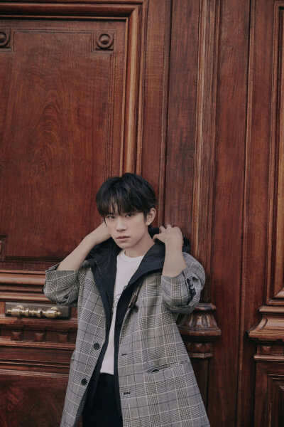 #易烊千玺 #TFBOYS 法国巴黎街拍 高清