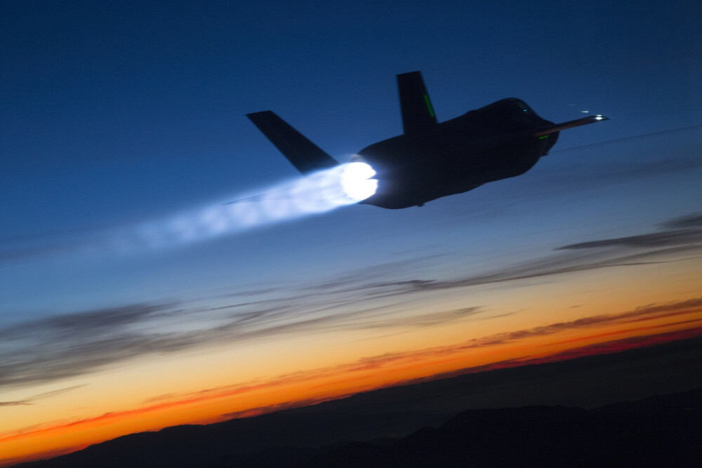 General 2000x1333 sunset clouds Lockheed Martin F-35 Lightning II