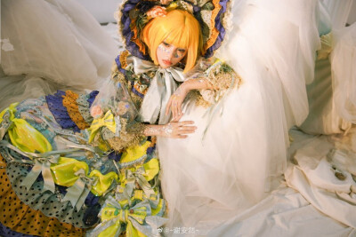 谢安然。来自古典玩偶一组流光溢彩