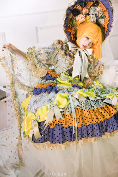 谢安然。来自古典玩偶一组流光溢彩