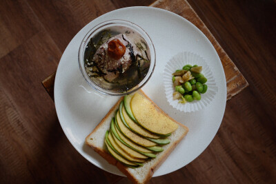 ✨梅子茶泡饭
✨黄桃鳄梨酸奶吐司
✨榨菜毛豆