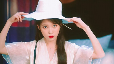 iu
cr见logo