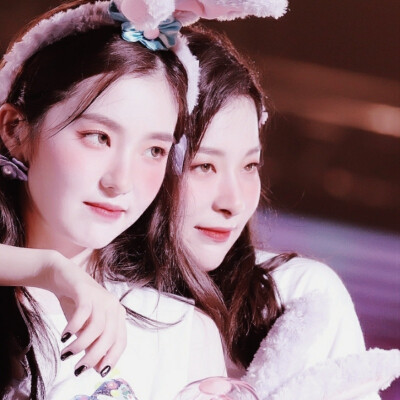 栖迟.
cr.ThinkB329
裴姐和熊琪.RedVelvet.
