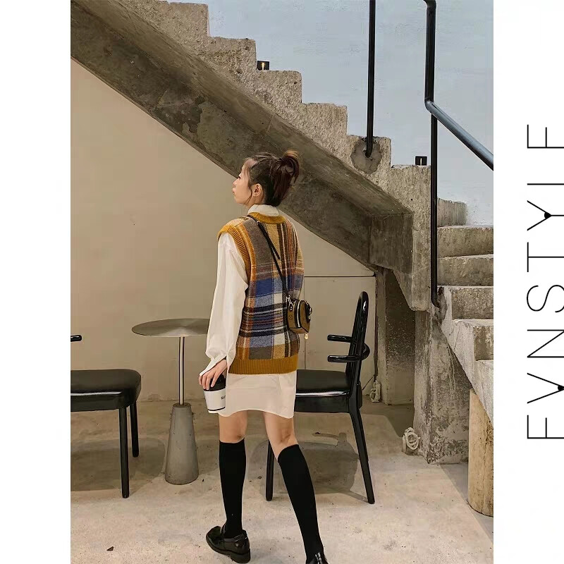 店铺 evnstyle
撞色格子针织马甲女
我觉得这个背心真的绝了！
秋冬穿搭