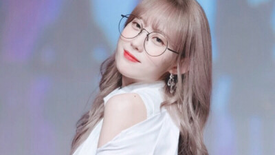 April.luda
我skr软妹.