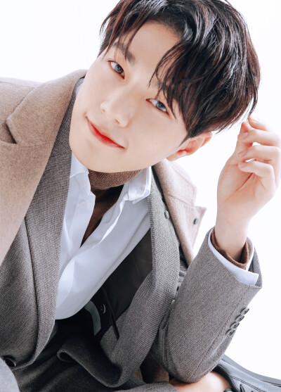 [cp]ICFS 图片∞2019 Star1 10月号 #金明洙[超话]# 饭修高清扫图8P【CR:L_eloquence】原图链接
【①http://t.cn/AinWtpxv】【②http://t.cn/AinWtpMm】
【③http://t.cn/AinWtpM3】【④http://t.cn/AinWtpMD】
…