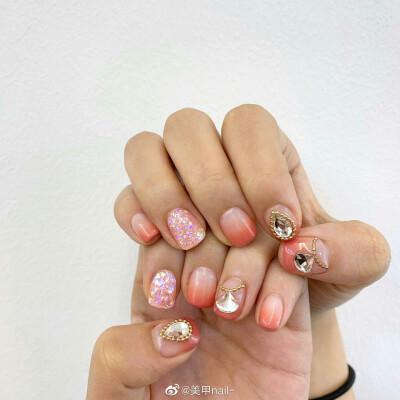 @美甲nail-
水钻晕染美甲