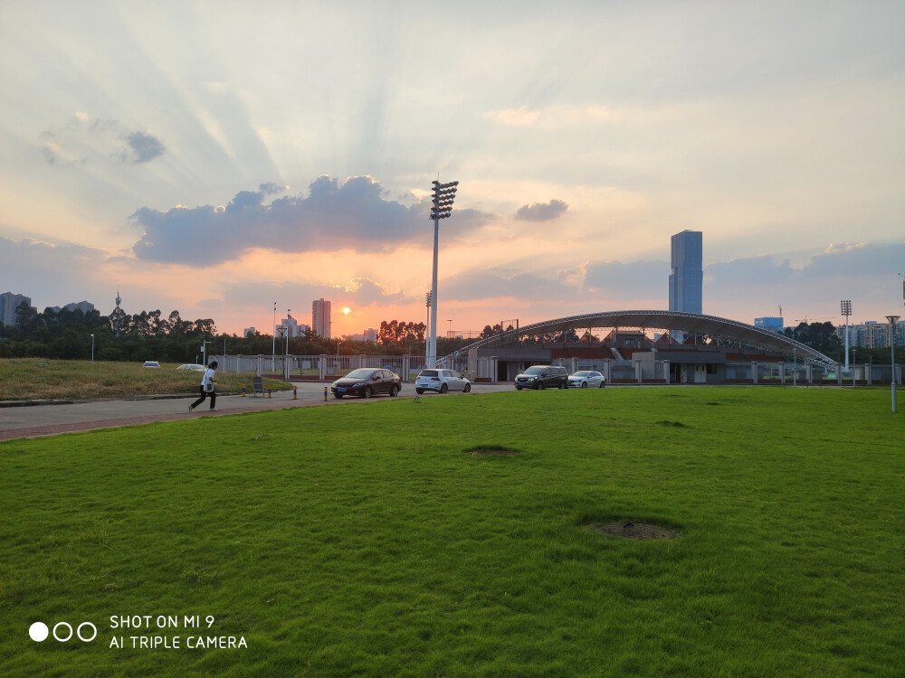 广财
广东财经大学
