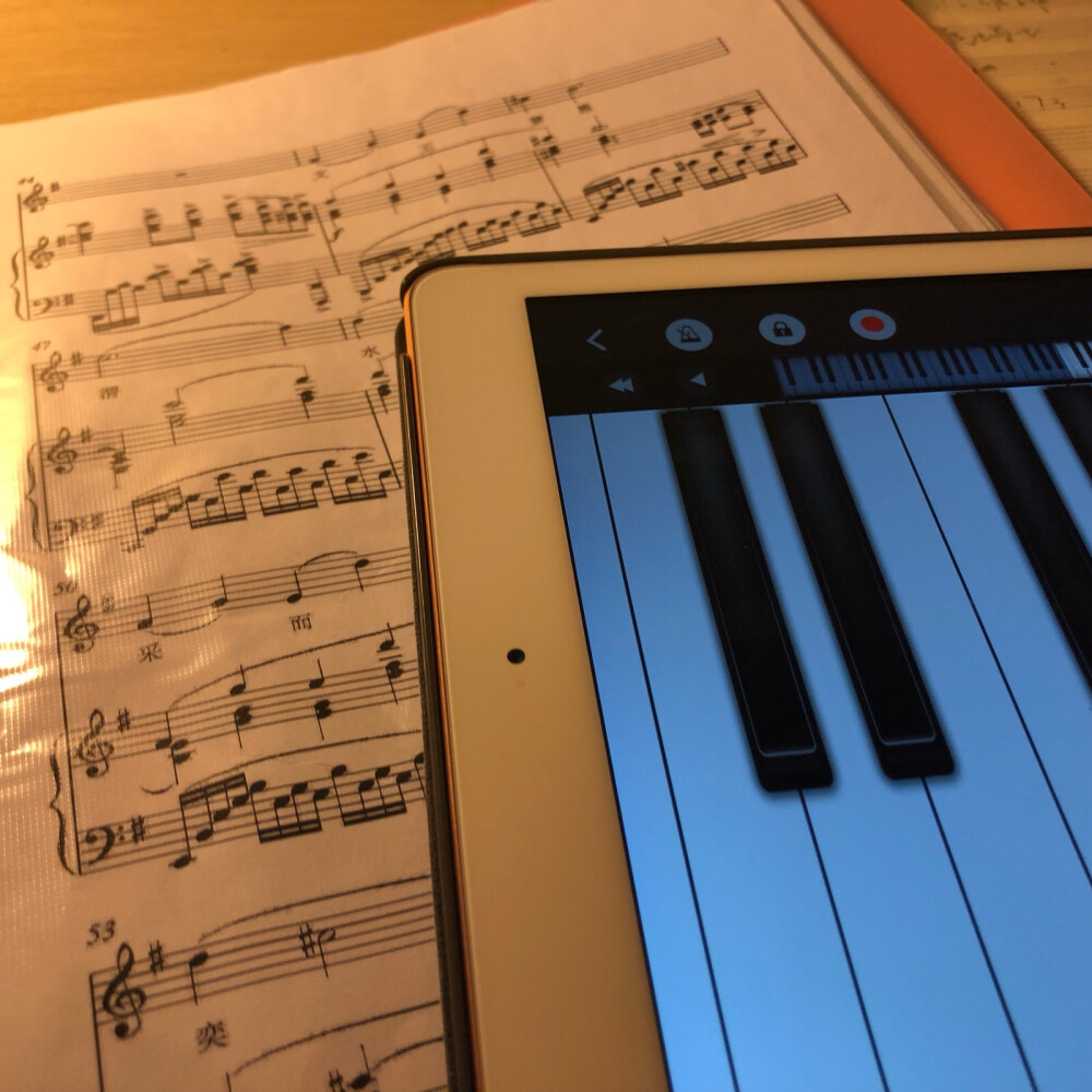 我看到佚名两个字，第一时间想到的还是，但是我知道我是在追忆过去，因为我现在偶尔看到你现在pyq的你，我一点也不心动，但是我却时常梦到你，我想我梦到的是去年的你，去年那个我喜欢的你，去年那个我认为的我的only one。