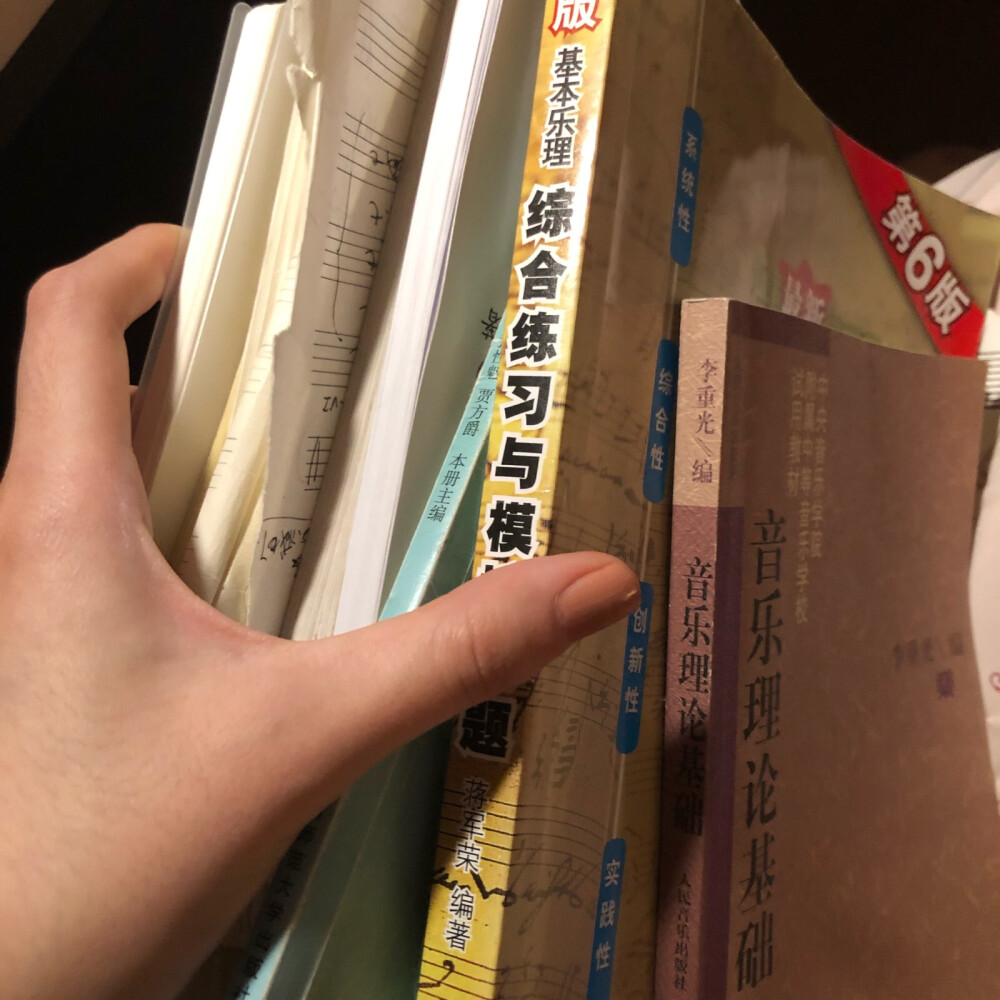 我看到佚名两个字，第一时间想到的还是，但是我知道我是在追忆过去，因为我现在偶尔看到你现在pyq的你，我一点也不心动，但是我却时常梦到你，我想我梦到的是去年的你，去年那个我喜欢的你，去年那个我认为的我的only one。