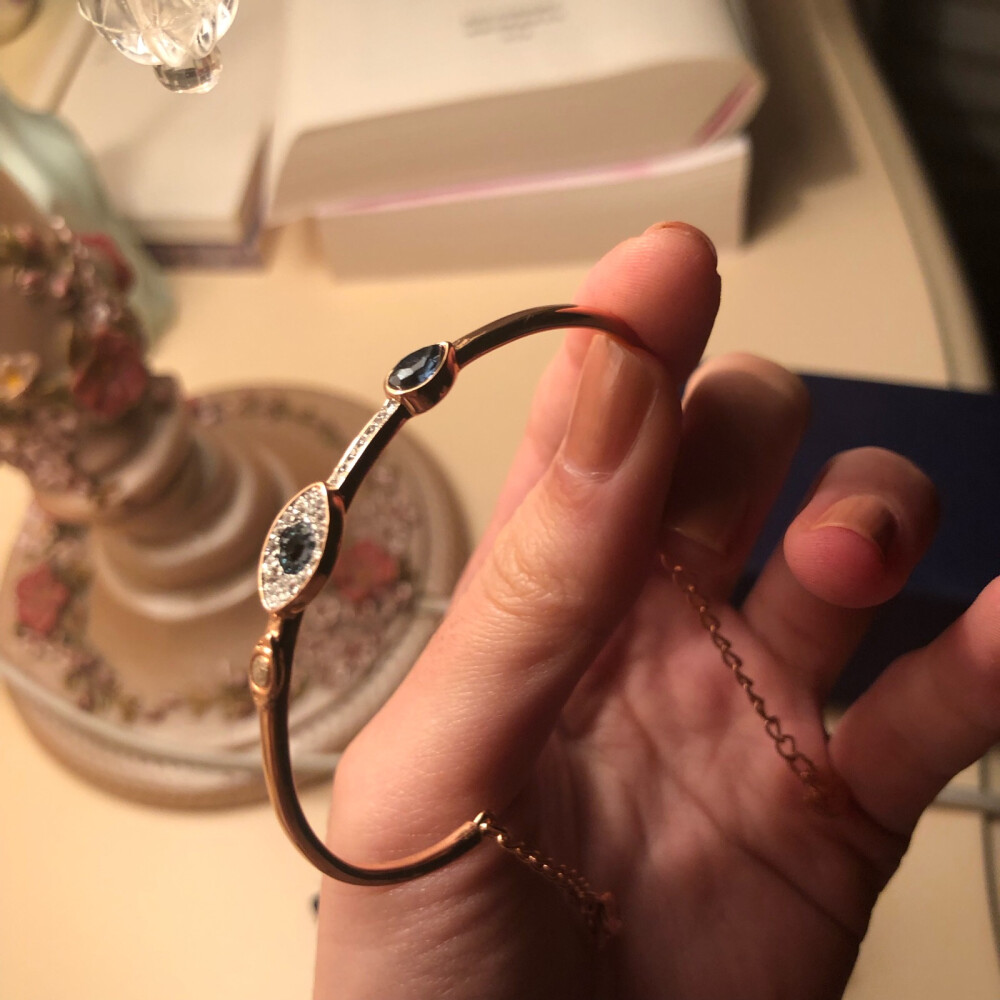 我看到佚名两个字，第一时间想到的还是，但是我知道我是在追忆过去，因为我现在偶尔看到你现在pyq的你，我一点也不心动，但是我却时常梦到你，我想我梦到的是去年的你，去年那个我喜欢的你，去年那个我认为的我的only one。