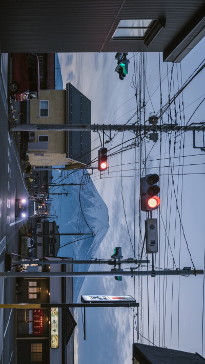 日本 富士山 电线杆 路灯 图源微博@overwater