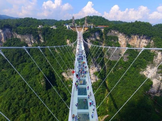 张家界大峡谷玻璃桥湖南