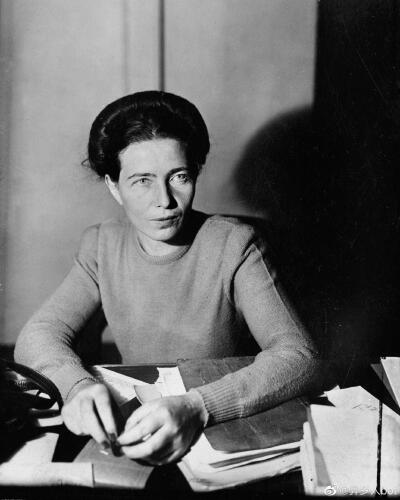 哲学家作家西蒙娜·德·波伏娃Simone de Beauvoir，法国巴黎，1945. ​​​​