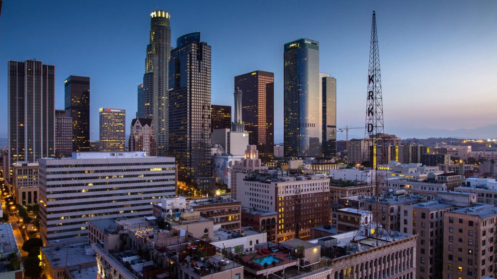 洛杉矶(Los Angeles) 是美国西部最大的城市，常被称为“天使之城”，也是美国重要的工商业、国际贸易、科教、娱乐和体育中心之一。