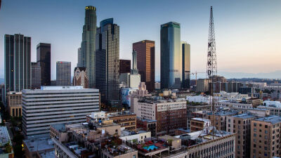 洛杉矶(Los Angeles) 是美国西部最大的城市，常被称为“天使之城”，也是美国重要的工商业、国际贸易、科教、娱乐和体育中心之一。