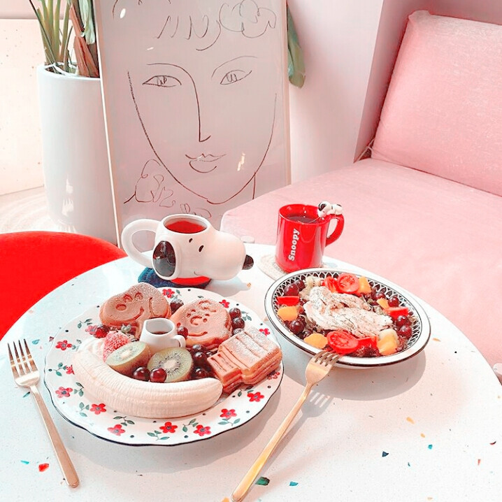 二转标明cr.胤茜
“下午茶聚会。”