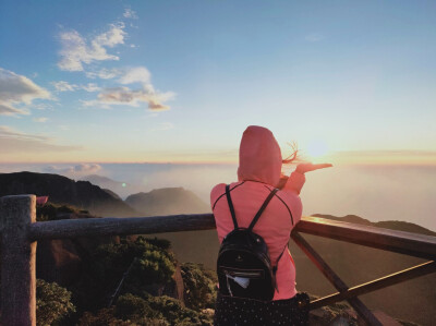 糯米，太陽，日出，山峰，希望，朝陽，唯美，清晨，背影