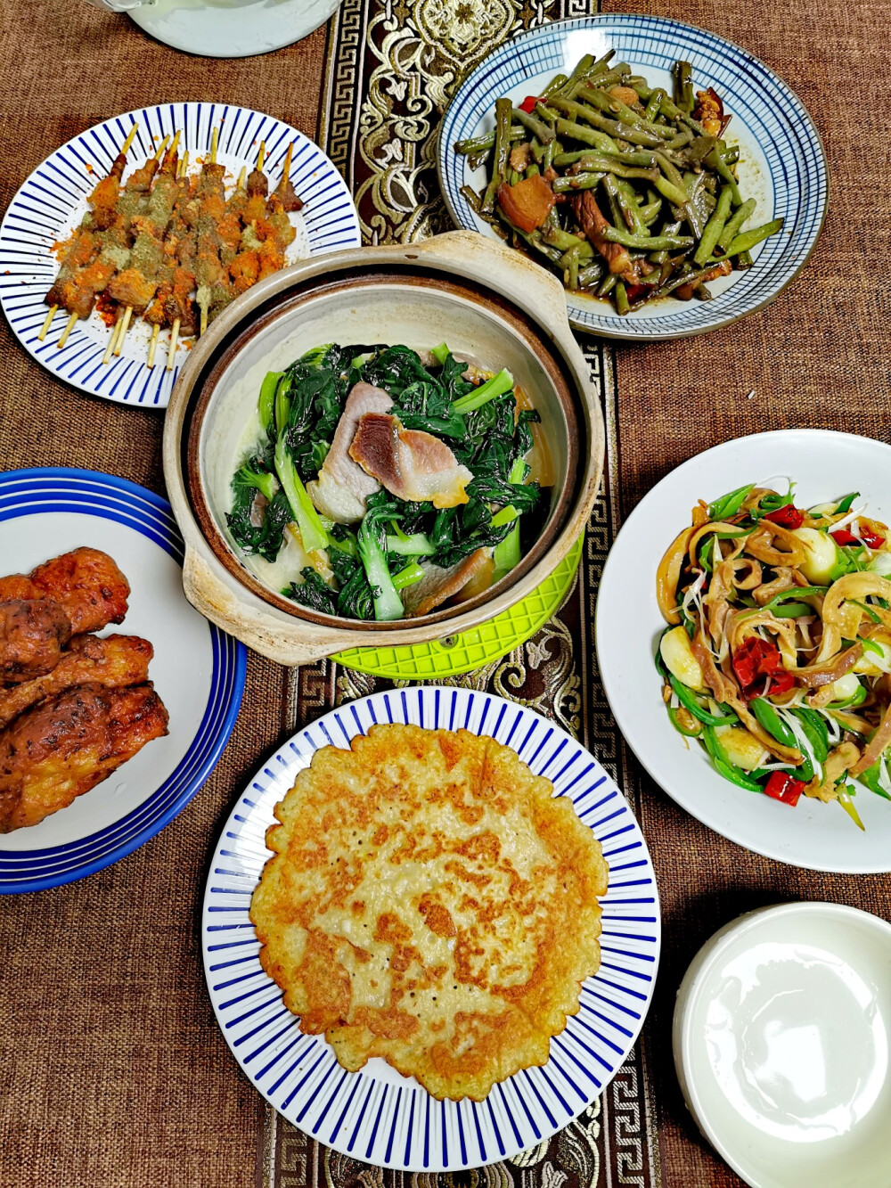 都好吃，饺子，螃蟹酱，青菜咸肉，鸡蛋汤泡饼，咸菜毛豆米