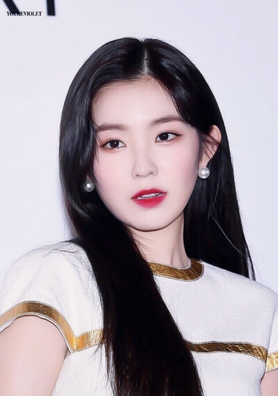 裴珠泫 Irene Red Velvet
cr.YOUREVIOLET