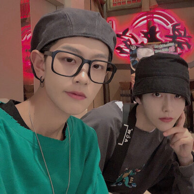 双胞胎:刘梦！刘蓓！