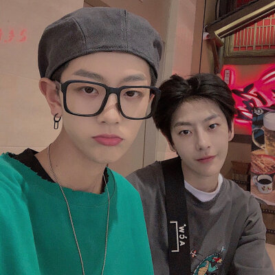 双胞胎:刘梦！刘蓓！