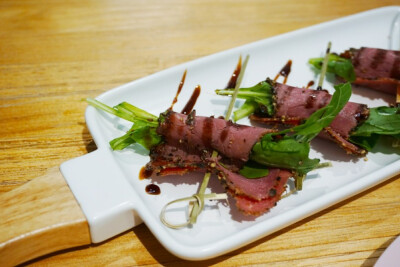 西餐 鸡排 薯条 牛肉卷芝麻菜