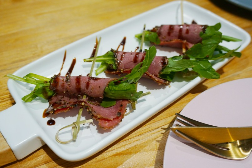 西餐 鸡排 薯条 牛肉卷芝麻菜