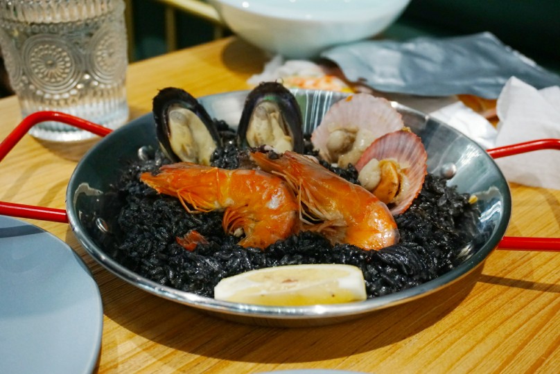 西餐 鸡排 薯条 牛肉卷芝麻菜