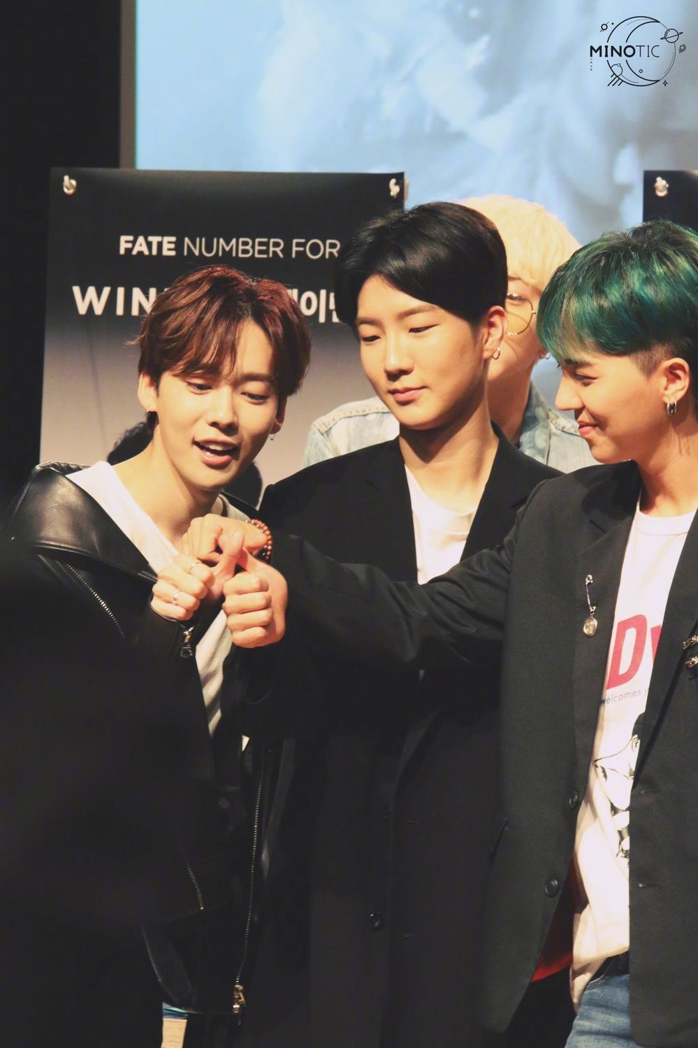 ❣温拿❣
金秦禹 李昇勋 宋旻浩
✎170428 WINNER-‘FATE NUMBER FOR’新专辑发售纪念签名会✎
✨ⓌⒾⓃⓃⒺⓇ✨