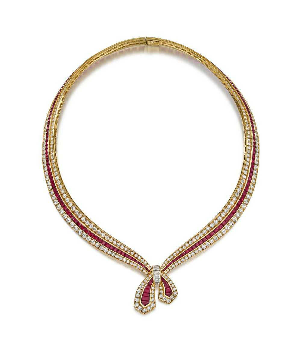 Bellegrade 红宝石项链，by Van Cleef & Arpels，1990年代
成交价：4.26万英镑
镶嵌红宝石和钻石，采用隐密式镶嵌工艺。