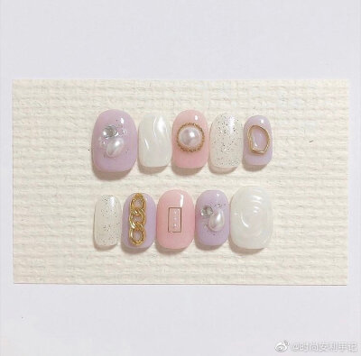 「 日系美甲nails 」
秋冬快给指甲换上新衣服鸭₍•ʚ•₎カッカッ
偶尔做做这种稍复杂一些的款式也不错哦！
小时建议这种可以做成成品甲片 会来的划算很多
#美甲攻略# ​