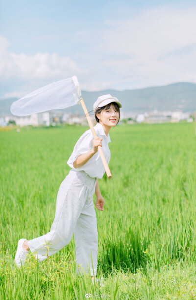 犹记得
那自在地盛夏时光
出境@杨雅美美美 ​
摄影@七屿丶