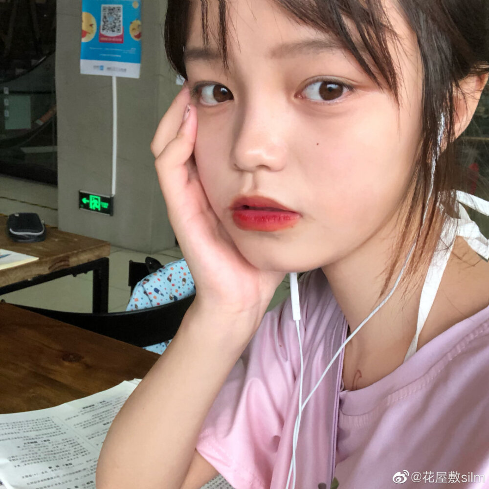 wb:花屋敷silm 虽然不是很精致的小脸不过也很可爱