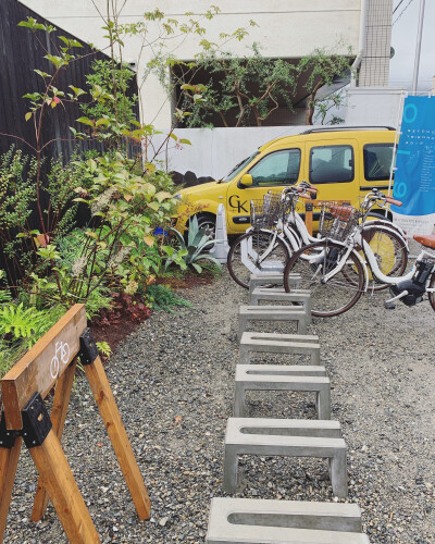 ：有些时光就像深吸一口气憋住，有些夏天拒绝结束。