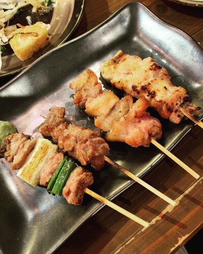 ：有些时光就像深吸一口气憋住，有些夏天拒绝结束。