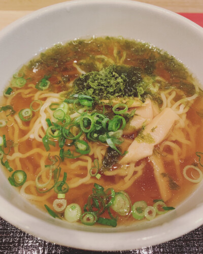 ：有些时光就像深吸一口气憋住，有些夏天拒绝结束。