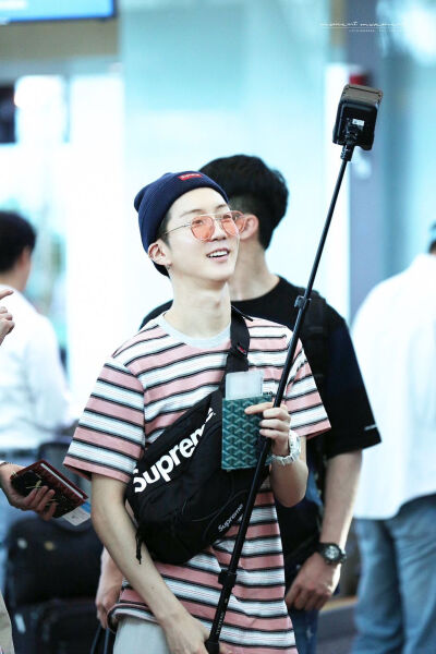 李昇勋 HOONY
✈170615 仁川飞关岛✈
✨ⓌⒾⓃⓃⒺⓇ✨