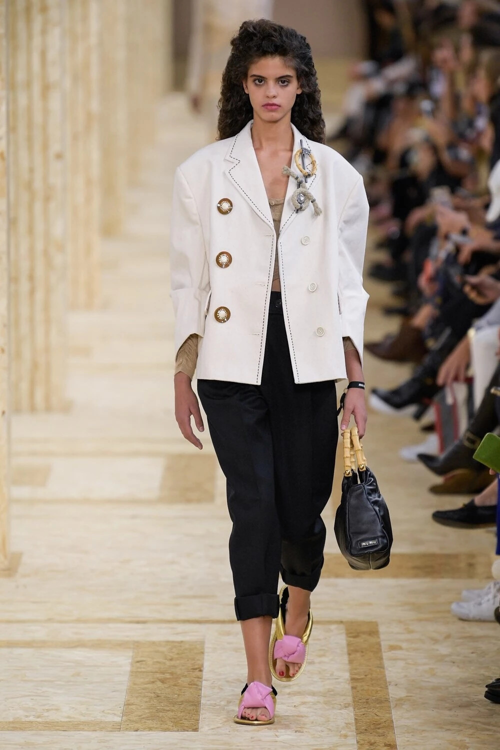 miumiu2020春夏走秀图