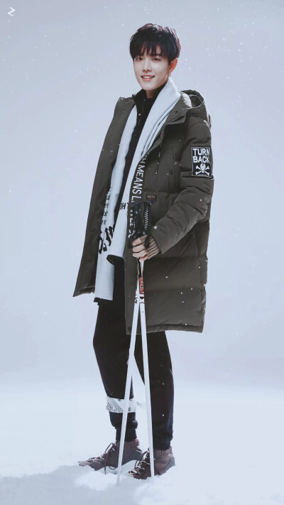 肖战
照片来源于微博侵删