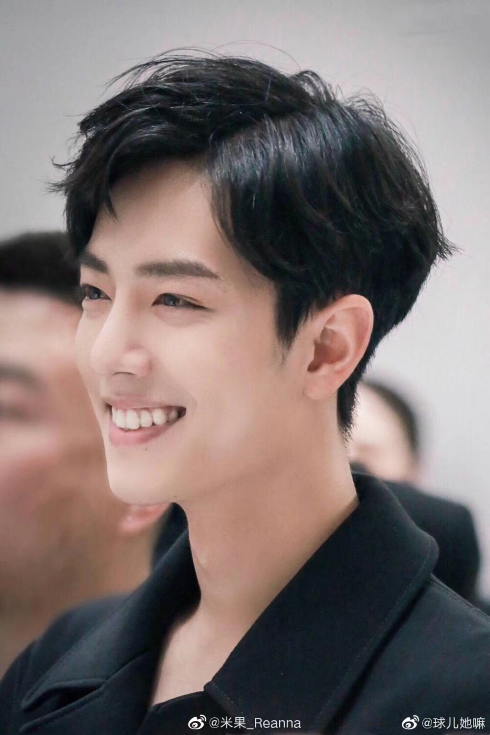 肖战
照片来源于微博侵删