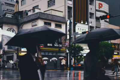 —
雨天的东京
Takashi Yasui
转自QQ空间6118545