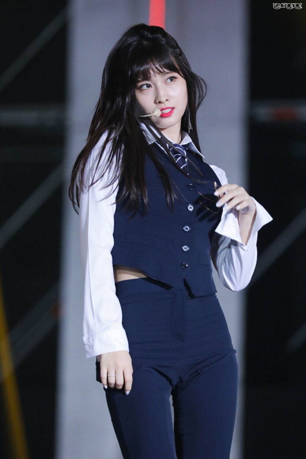 韩国女团twice平井桃momo高清饭拍手机壁纸