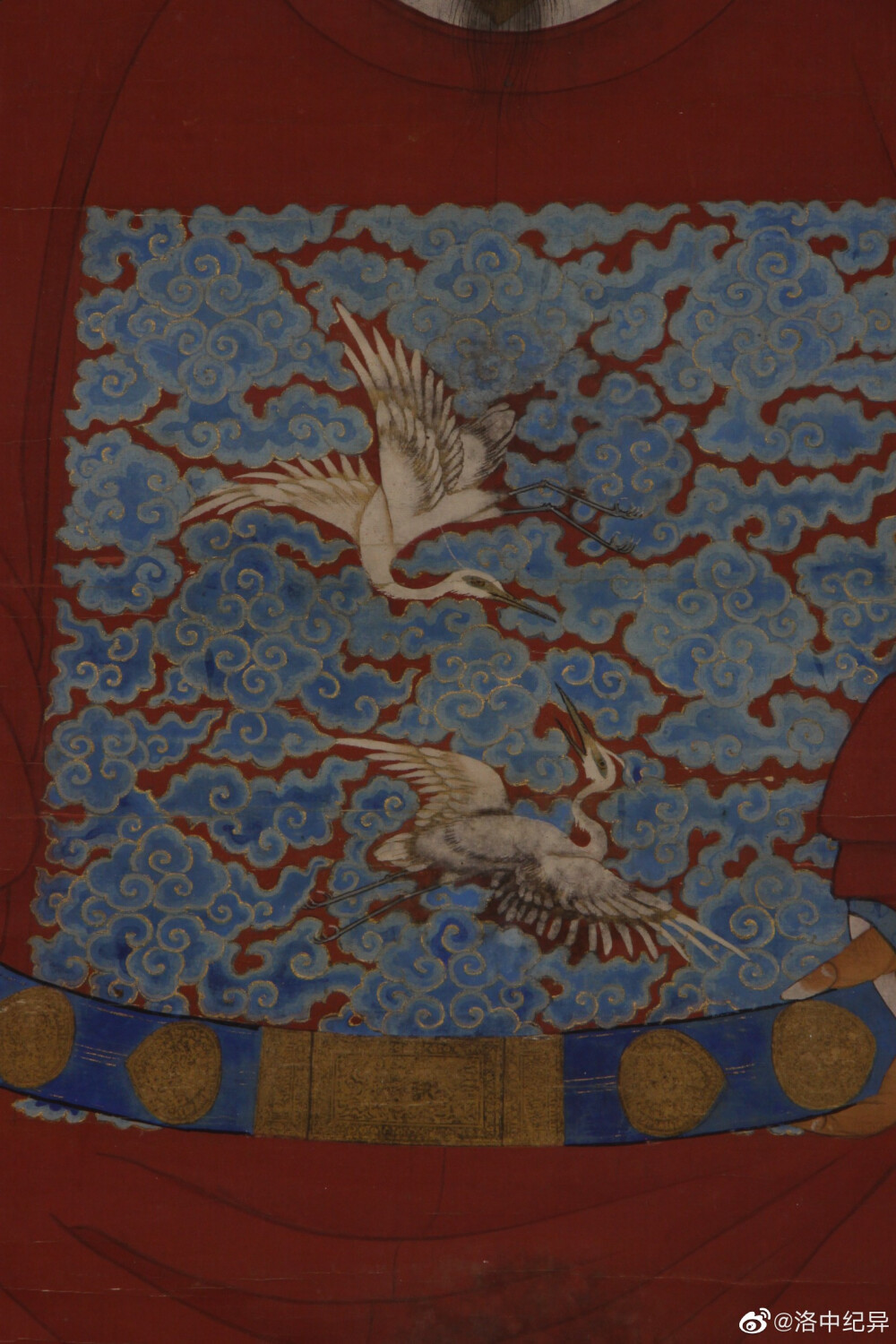 【即墨博物馆】藏明绢本《杨太原公（良臣）容像》（图1～4）和明《杨武邑公（良臣）容像》（图5～9）应该为同一画师的作品。
（点击原图比较清晰）
杨良臣(1462～1529),字舜卿,号南庄。明弘治十一年(1498)举人,被任命为山西太平县令。他为政宽厚爱民如子,因而社会安定百姓乐业。当地士民还专门绘制《太平鸣琴图》,以感其德。后来,因为母亲逝世,杨良臣回到即墨老家守孝,期间在城南另建了一宅子,名叫“南庄”,并在庄内建了一个“瞻云楼”,他经常凭栏东眺,吟诗著文,著有《南庄遗诗》。
即墨杨氏是即墨历史上有名的“周、黄、蓝、杨、郭”五大家族之一，是明清时期的山左书宦世家。从明初到清末的400余年间，杨氏门第不绝于仕途。