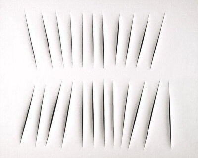 Lucio Fontana 卢西欧·丰塔纳因其一系列“割破的”画布作品而闻名于世。1949-1950年间Fontana开始在创作中刺穿其画布，这一刀打破了观赏者视线所能看到的画面，通过画布本身，通往其后的空间，打破绘画与雕塑的界线…