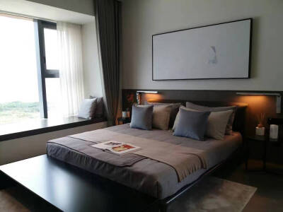 华润深圳湾·悦府 | 二期样板房
相关进口家具：Cassina 235-236 Mister 沙发、Cappellini
Big Break Conference 餐桌、Cassina 194 9 边几、Cassina
288 Sled 沙发、baxter GRAZ BABY 椅子、MOROSO My Moon My Mirro…