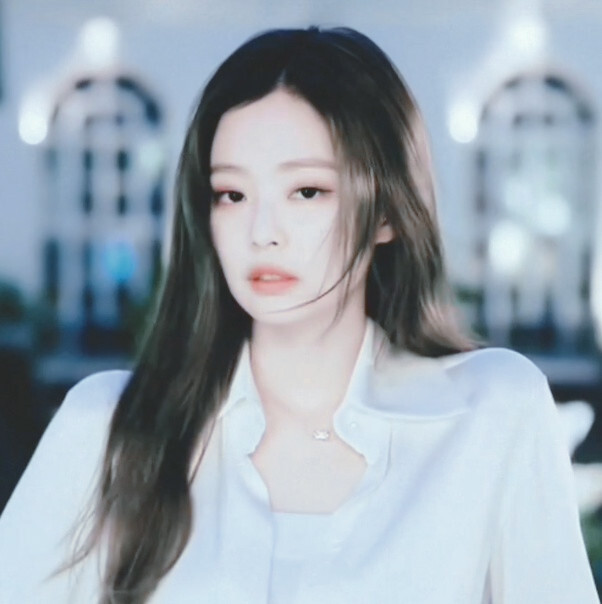 ◎金智妮Jennie
图源©®姜岐/调色©®徐也