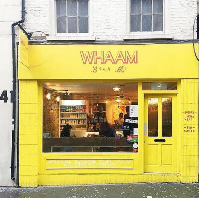 黄色的门头设计。 ​​​